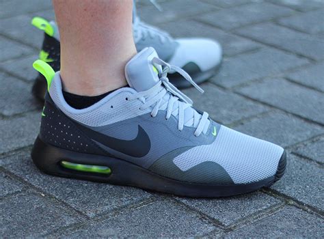 nike air tavas schwarz grau|Buy Air Max Tavas Shoes: New Releases & Iconic Styles .